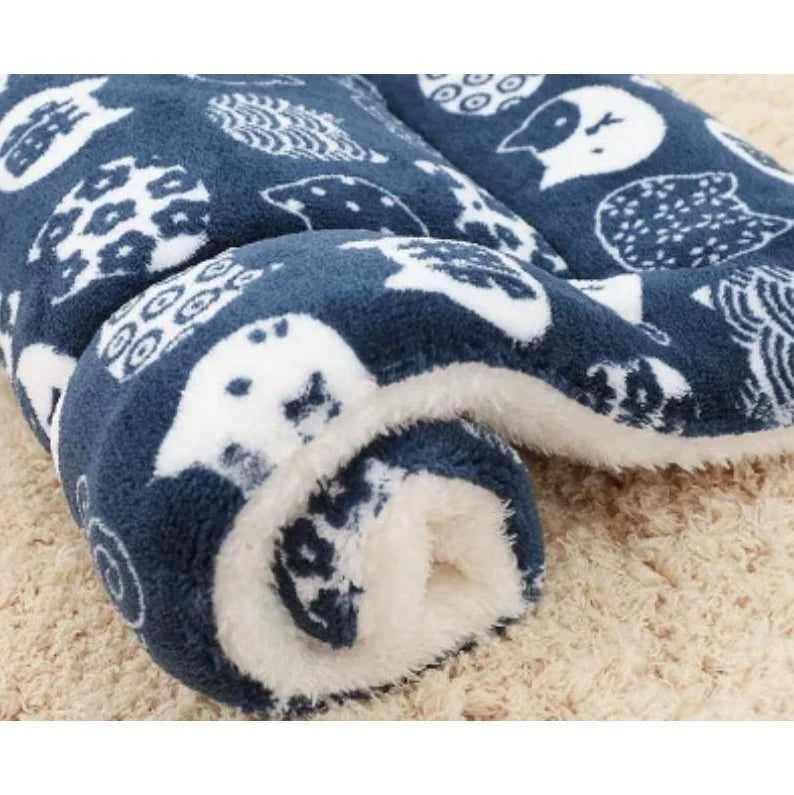 Soft Fleece Dog & Cat Sleeping Mat | Washable Warm Bear Pattern Pet Blanket