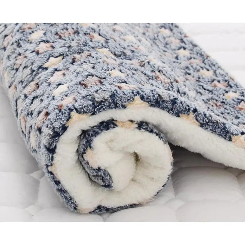 Soft Fleece Dog & Cat Sleeping Mat | Washable Warm Bear Pattern Pet Blanket