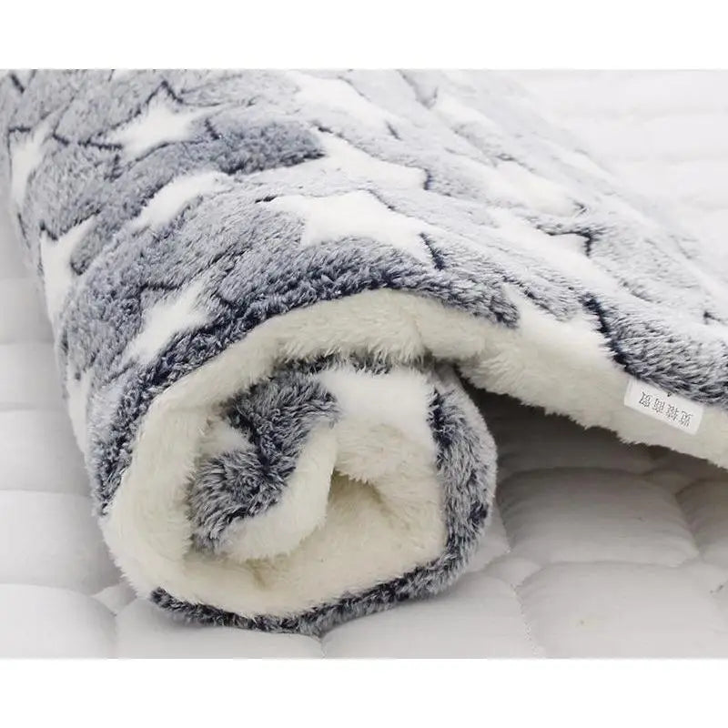 Soft Fleece Dog & Cat Sleeping Mat | Washable Warm Bear Pattern Pet Blanket