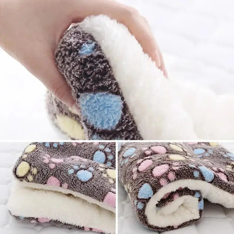 Soft Fleece Dog & Cat Sleeping Mat | Washable Warm Bear Pattern Pet Blanket